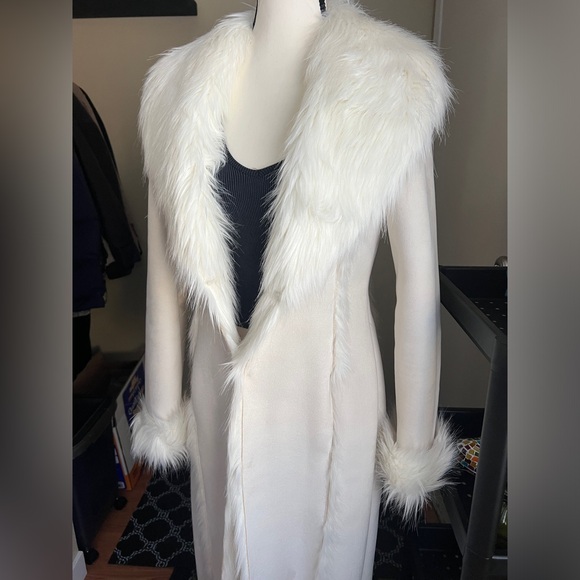 Bebe White Faux Fur Trim Coat - Picture 5 of 9